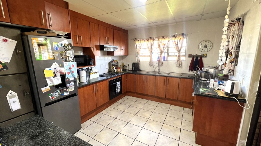 3 Bedroom Property for Sale in Langenhovenpark Free State